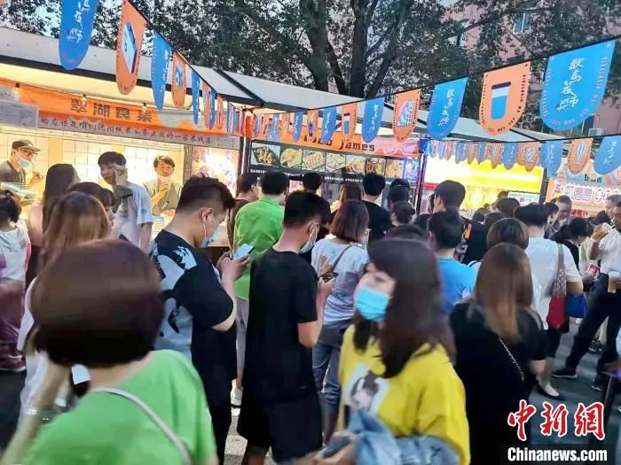 激活民众消费需求。　赵桂华 摄