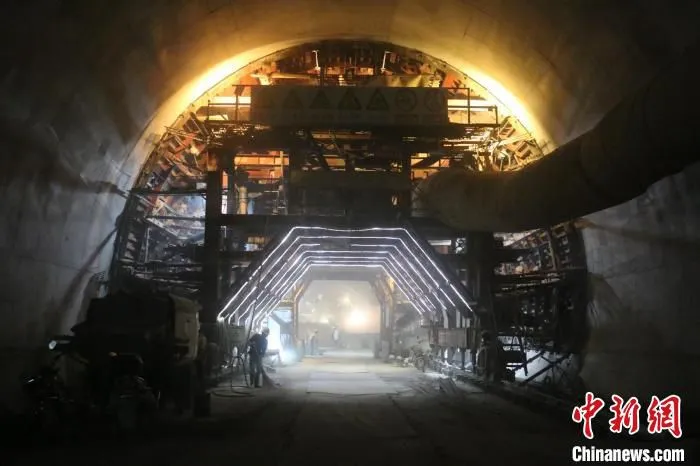 图为德昌隧道施工现场。中国铁路成都局集团有限公司供图