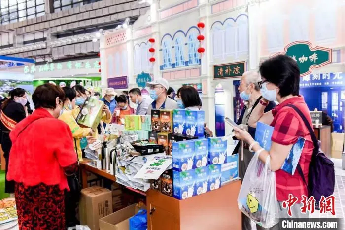 图为2021年(第二十二届)海南国际旅游岛欢乐节美食博览会展览现场。　李艺娜供图