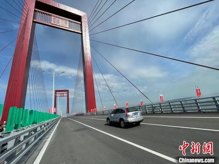 广东调顺跨海大桥通车　蔡敏婕　摄