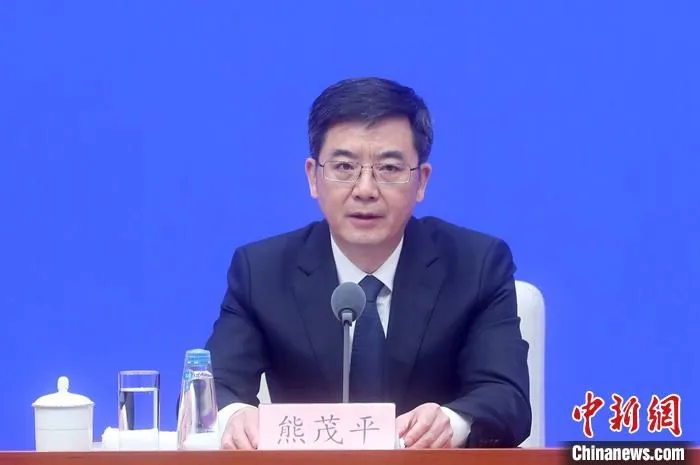 6月3日，中国国务院新闻办公室在北京举行国务院政策例行吹风会，介绍深化“证照分离”改革进一步激发市场主体发展活力有关情况。国家市场监管总局副局长熊茂平出席。 中新社记者 张宇 摄