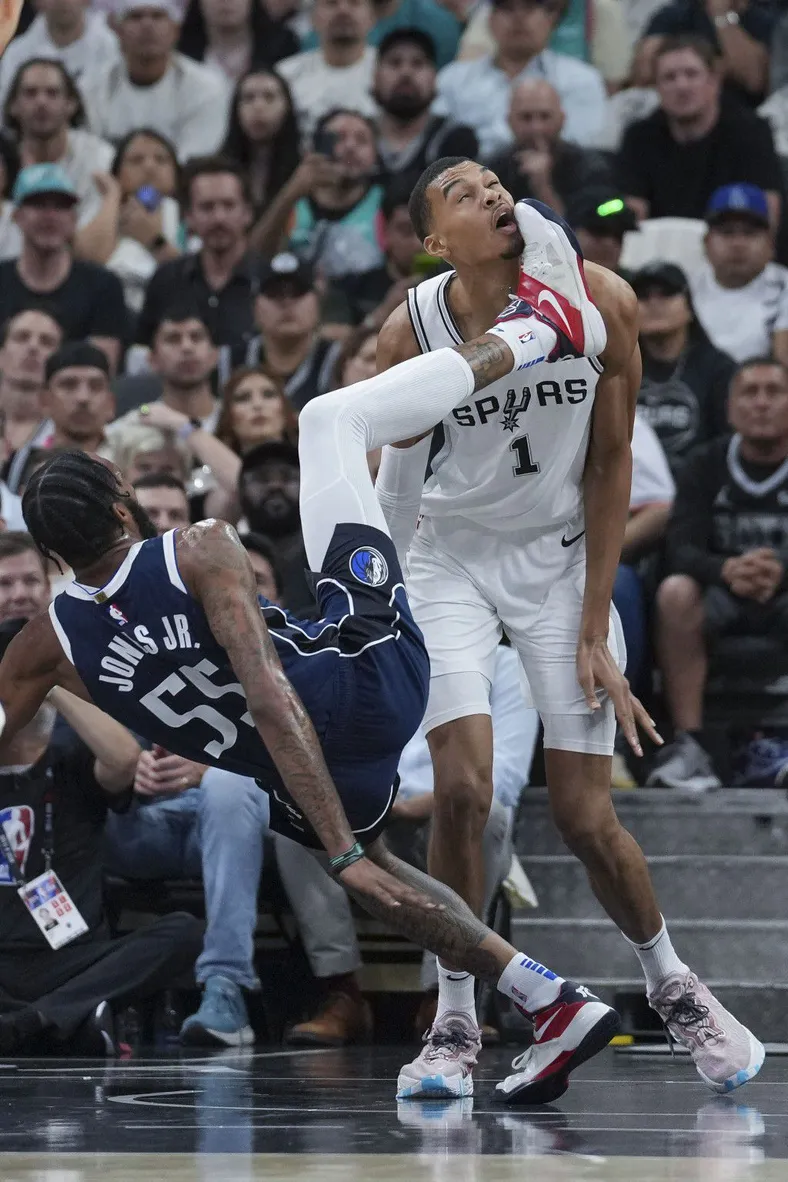雲班耶馬NBA首秀被上了一課。路透社