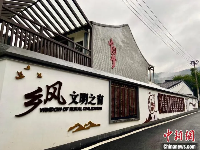 云松自然村的村道景观 项菁 摄