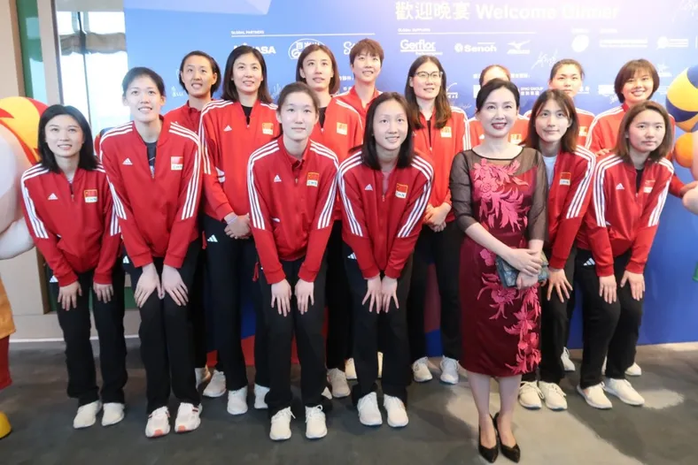 提早到港備戰的中國女排出席歡迎晚宴。陸永鴻攝
