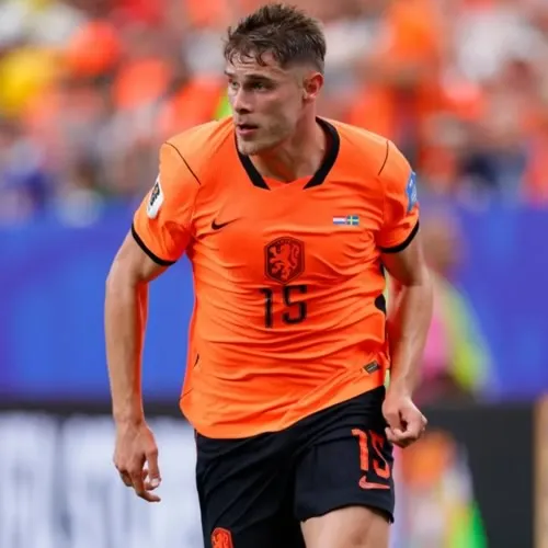 English Model Ella Buffin Supports Dutch Partner at World Cup