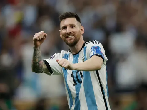 Sabrina Carpenter Celebrates Lionel Messi in Argentina Shirt While Dancing