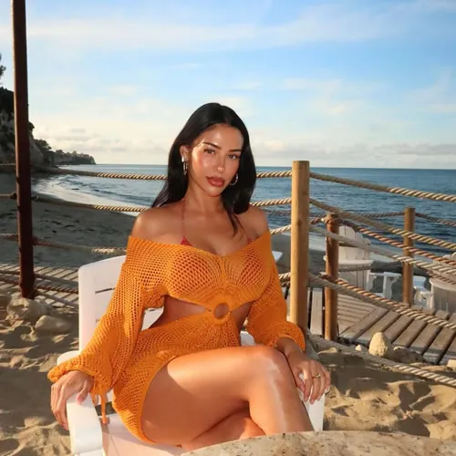 Jude Bellingham's WAG Ashlyn Castro Stuns with Beachside Photos as Real Madrid Prepare for Decisive El Clasico