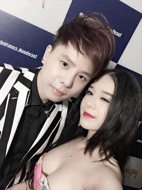 越南狂野机车美女上演怒火街头 火辣身材狂吸睛