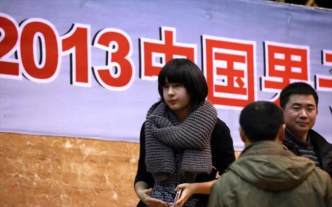 阿的江女儿阿迪娜长大成人：萌娃变清纯女神