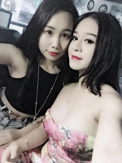越南狂野机车美女上演怒火街头 火辣身材狂吸睛