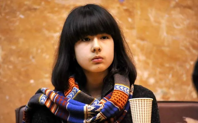 阿的江女儿阿迪娜长大成人：萌娃变清纯女神