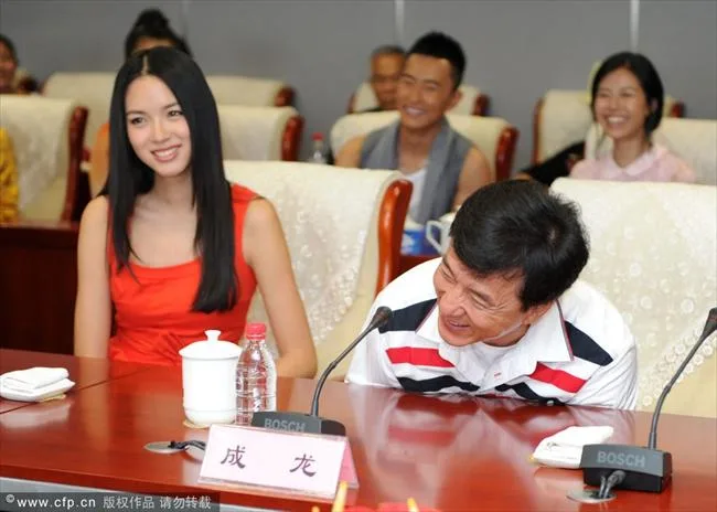 Alisa Manyonok领衔美女运动员华丽变身