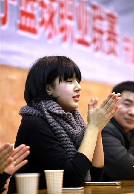 阿的江女儿阿迪娜长大成人：萌娃变清纯女神