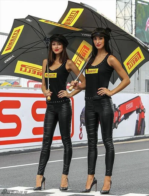 2016赛车女郎火辣写真集锦：满眼春色大饱眼福