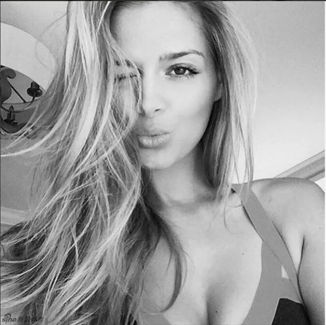 拉奥尼奇超模女友Danielle Knudson火辣写真