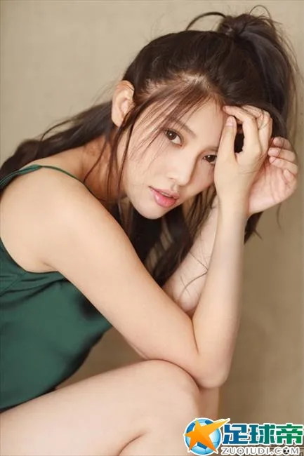 徐冬冬清新写真曝光 犹如甜梦初醒的少女