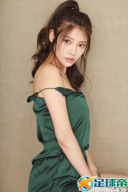 徐冬冬清新写真曝光 犹如甜梦初醒的少女