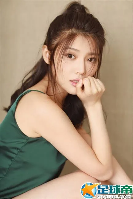 徐冬冬清新写真曝光 犹如甜梦初醒的少女