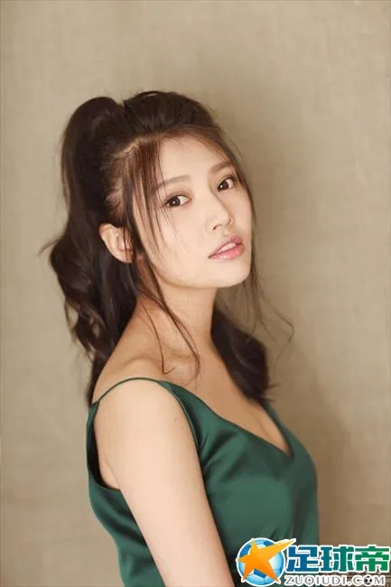 徐冬冬清新写真曝光 犹如甜梦初醒的少女