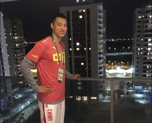 惊险!男篮大巴途中竟遭遇枪战 所幸安然无恙