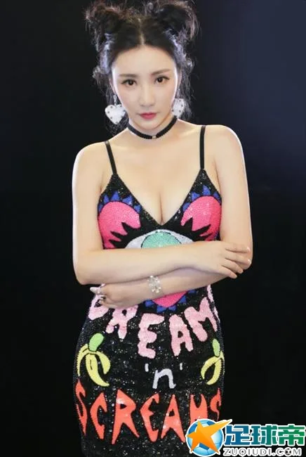 美女柳岩大秀诱惑健身照 丰乳细腰身材火辣