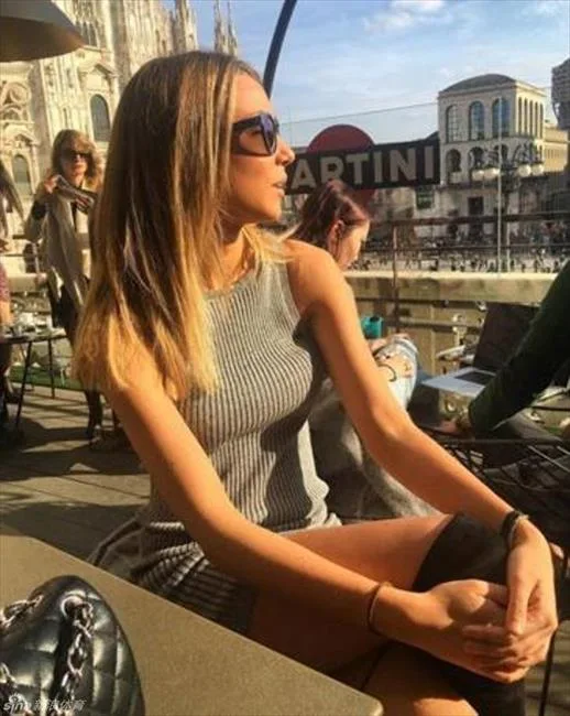 皇马太太团第一美女！莫拉塔女友坎培罗性感美艳照