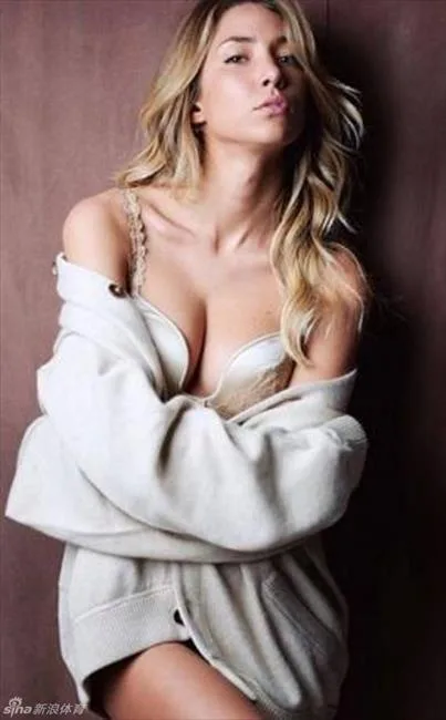 皇马太太团第一美女！莫拉塔女友坎培罗性感美艳照