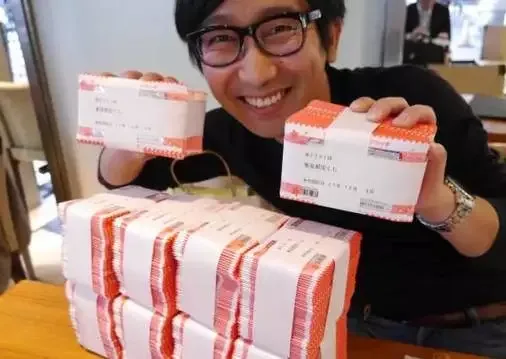 辉哥说彩:一个亿很多吗? 傍富婆走上人生巅峰