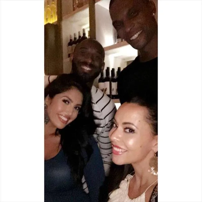 科比退役后日日晒与美妻瓦妮莎合照 堪称专业虐狗