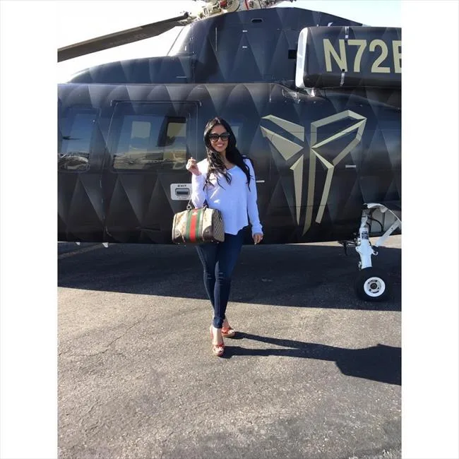 科比退役后日日晒与美妻瓦妮莎合照 堪称专业虐狗