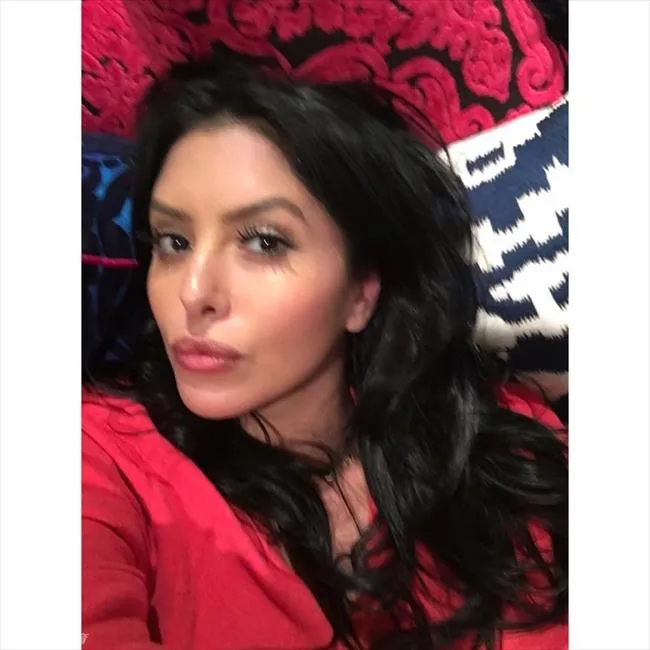 科比退役后日日晒与美妻瓦妮莎合照 堪称专业虐狗