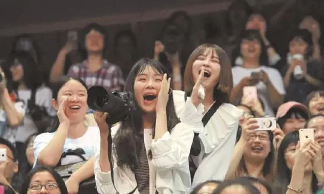 张继科比赛引迷妹疯狂呐喊 拜师范冰冰学演技