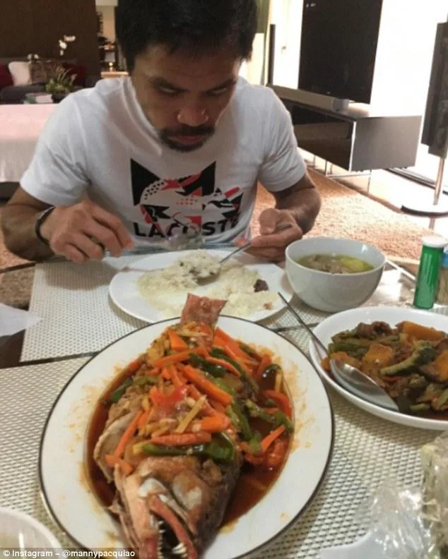 帕奎奥备战早餐曝光 饭量惊人食用攻击性鱼类