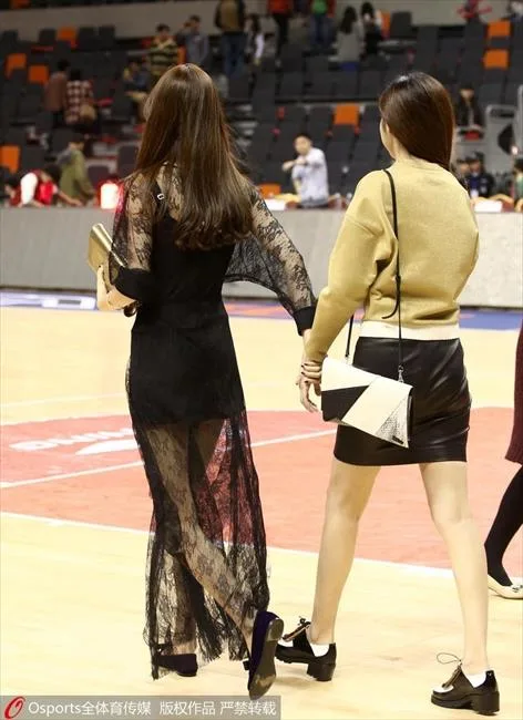 陈露钟鹿纯领衔CBA太太团来袭：又要看台争艳了