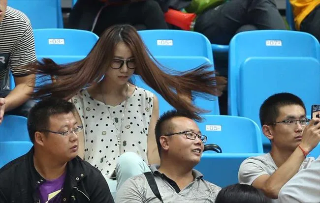 陈露钟鹿纯领衔CBA太太团来袭：又要看台争艳了