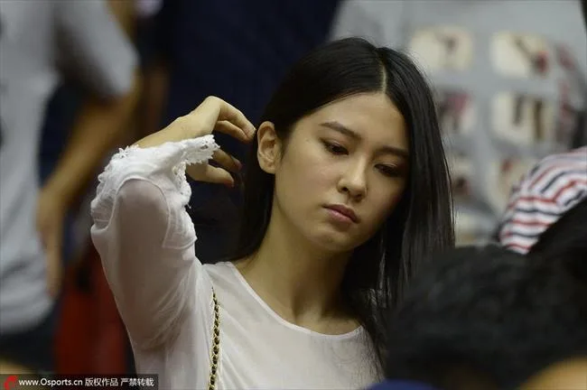 陈露钟鹿纯领衔CBA太太团来袭：又要看台争艳了