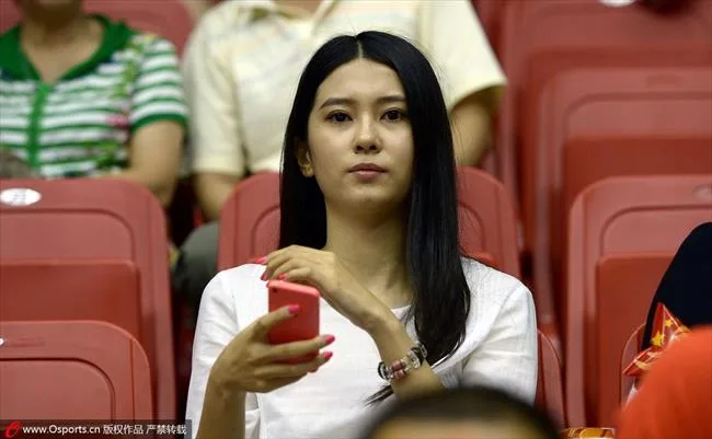 陈露钟鹿纯领衔CBA太太团来袭：又要看台争艳了