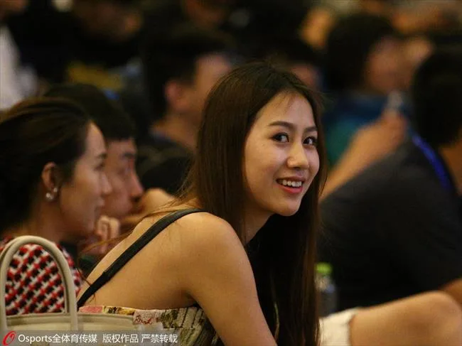 陈露钟鹿纯领衔CBA太太团来袭：又要看台争艳了
