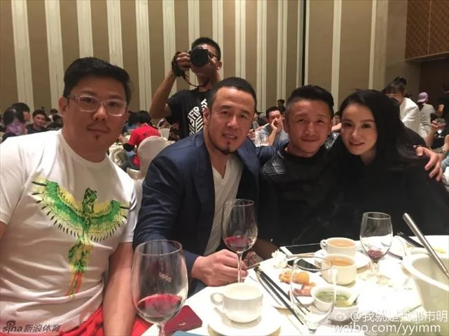 是拳王也是好丈夫！邹市明和妻子冉莹颖秀恩爱合集