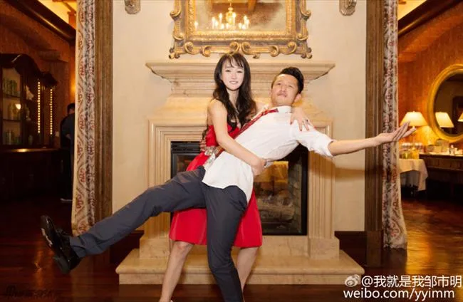 是拳王也是好丈夫！邹市明和妻子冉莹颖秀恩爱合集