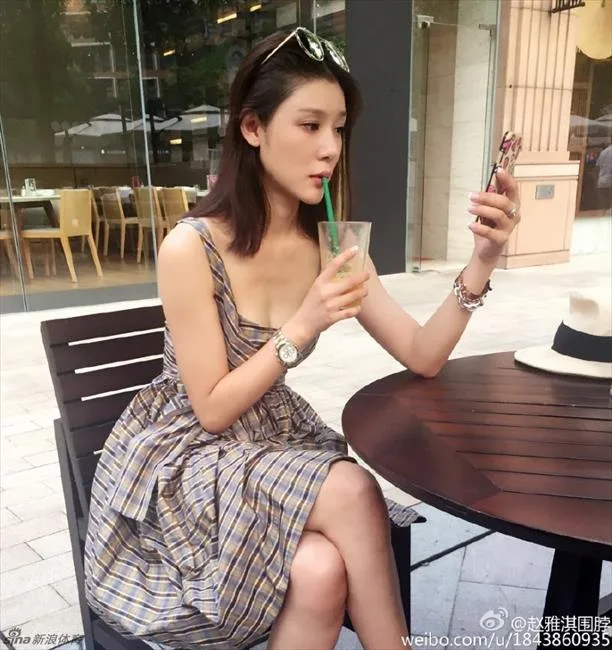 林丹出轨嫩模赵雅琪私照曝光 肤白貌美上围傲人