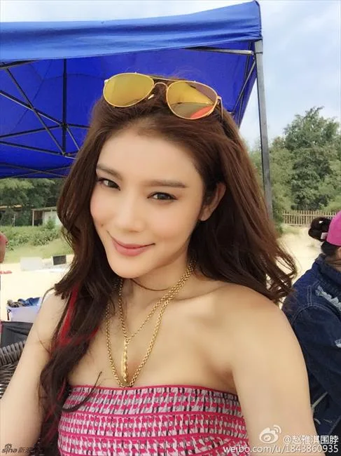林丹出轨嫩模赵雅琪私照曝光 肤白貌美上围傲人