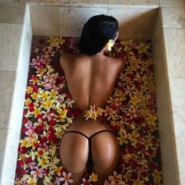 皇马球星J罗出轨 偷情对象俄罗斯美女Helga Lovekaty