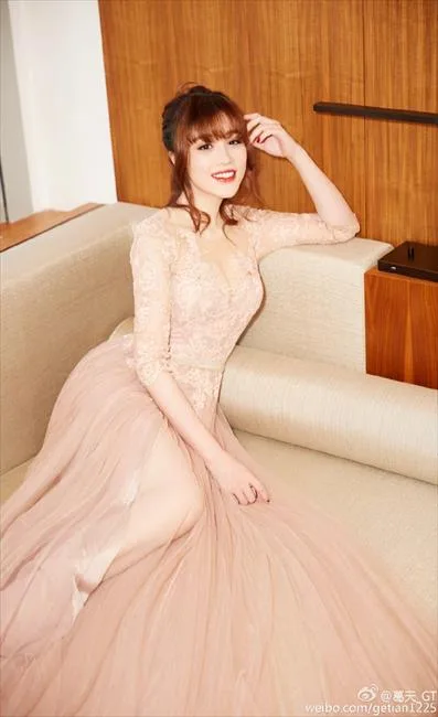 刘翔前妻葛天性感睡衣写真 欲露还遮性感撩人