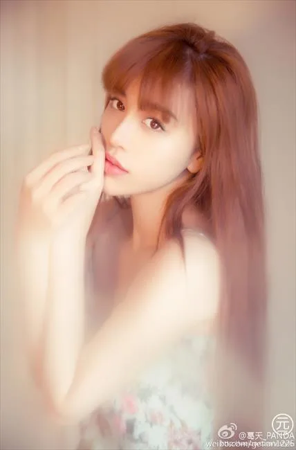 刘翔前妻葛天性感睡衣写真 欲露还遮性感撩人