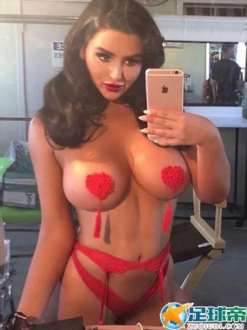 退役女足球员拉齐德福丰乳肥臀 惹火身材堪比卡戴珊