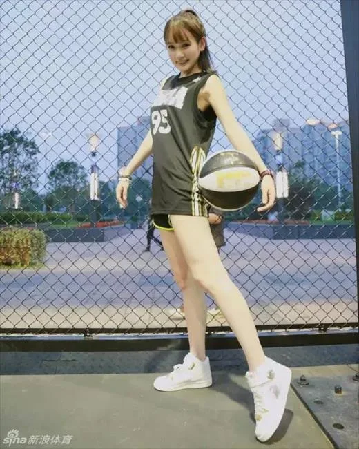 台湾篮球妹纸王宇君走红 甜美可爱清纯到令人想犯规