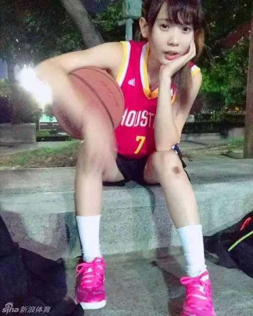 台湾篮球妹纸王宇君走红 甜美可爱清纯到令人想犯规