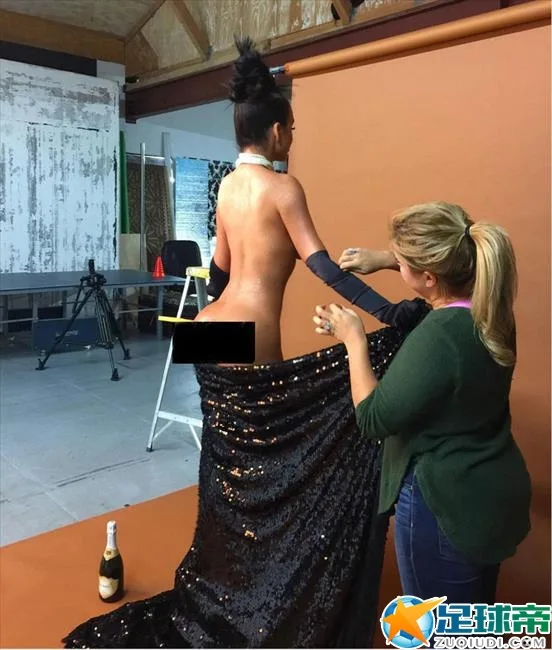 退役女足球员拉齐德福丰乳肥臀 惹火身材堪比卡戴珊