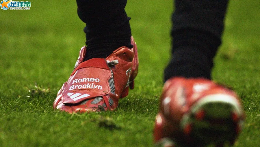 一代人的足球鞋情怀:Adidas Predator Mania